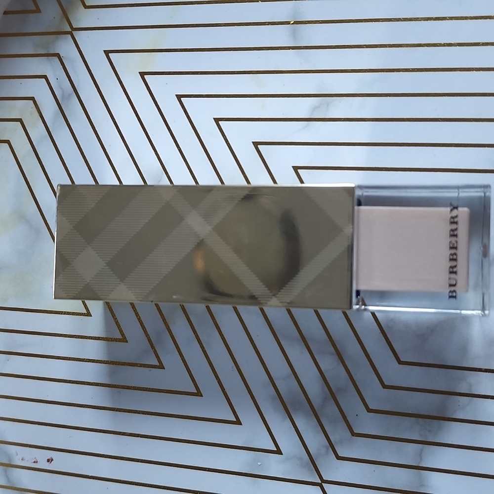 Burberry nude radiance  fresh glow primer